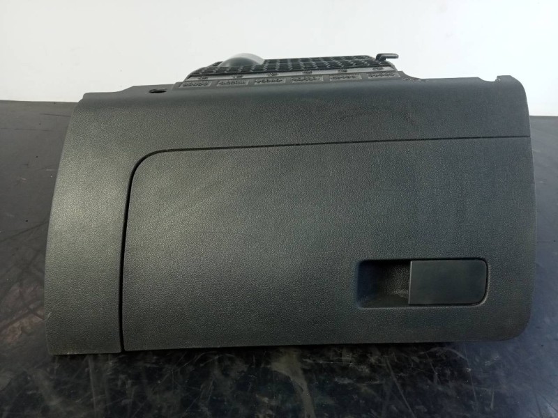 Recambio de guantera para skoda rapid active referencia OEM IAM 5JB857097  P2-A2-18