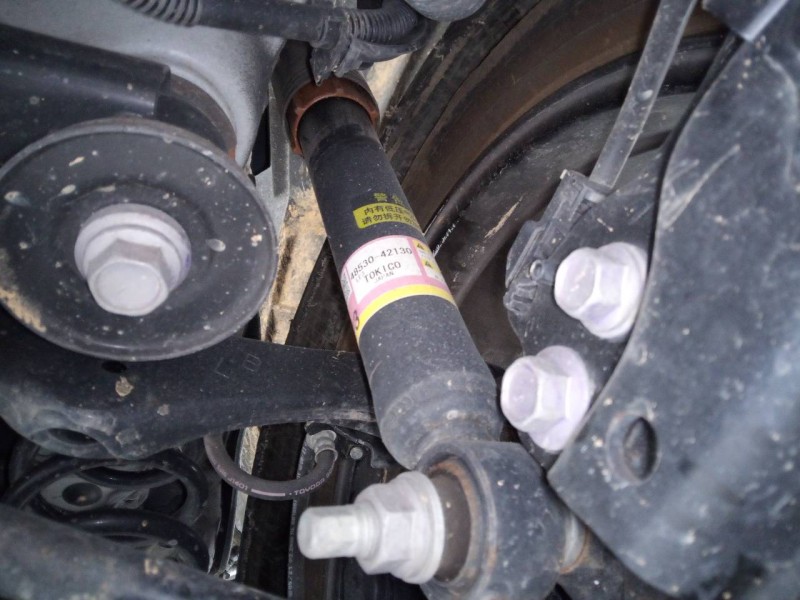 Recambio de amortiguador trasero izquierdo para toyota rav4 hybrid 4x2 luxury referencia OEM IAM 4853042130  