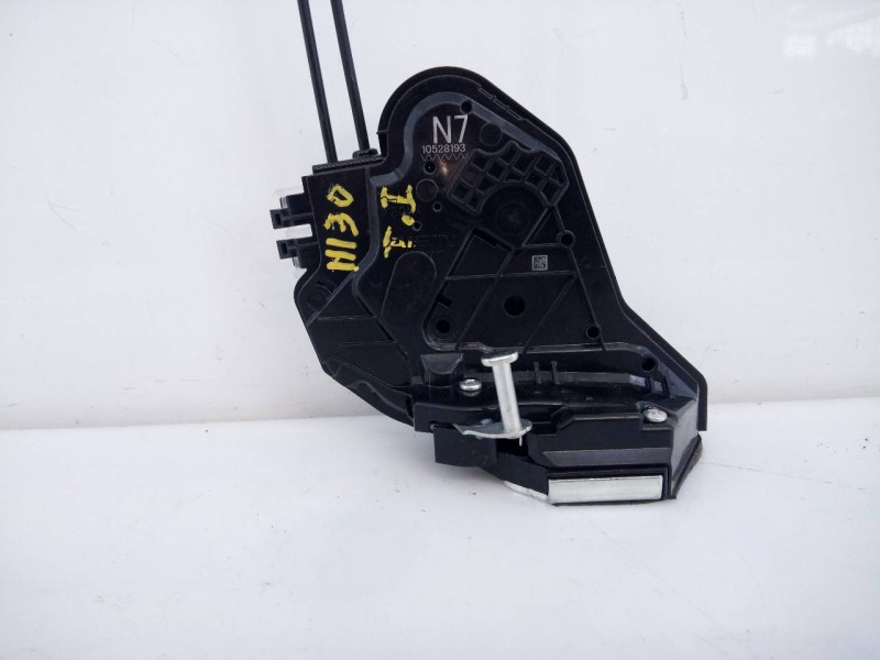 Recambio de cerradura puerta trasera izquierda para toyota rav4 hybrid 4x2 luxury referencia OEM IAM 10528193  E2-B4-55-1