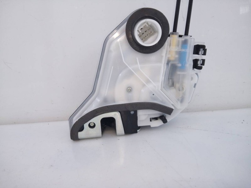 Recambio de cerradura puerta trasera izquierda para toyota rav4 hybrid 4x2 luxury referencia OEM IAM 10528193  E2-B4-55-1