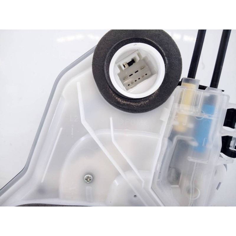 Recambio de cerradura puerta trasera izquierda para toyota rav4 hybrid 4x2 luxury referencia OEM IAM 10528193  E2-B4-55-1