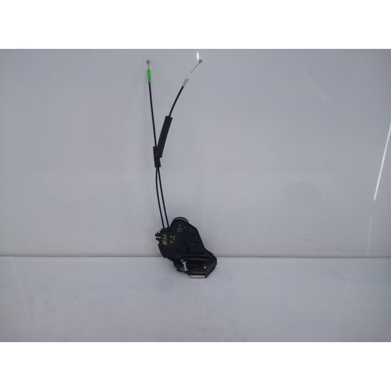 Recambio de cerradura puerta trasera izquierda para toyota rav4 hybrid 4x2 luxury referencia OEM IAM 10528193  E2-B4-55-1
