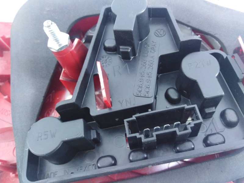 Recambio de piloto trasero derecho porton para volkswagen jetta (162) advance bluemotion referencia OEM IAM 5C6945260  