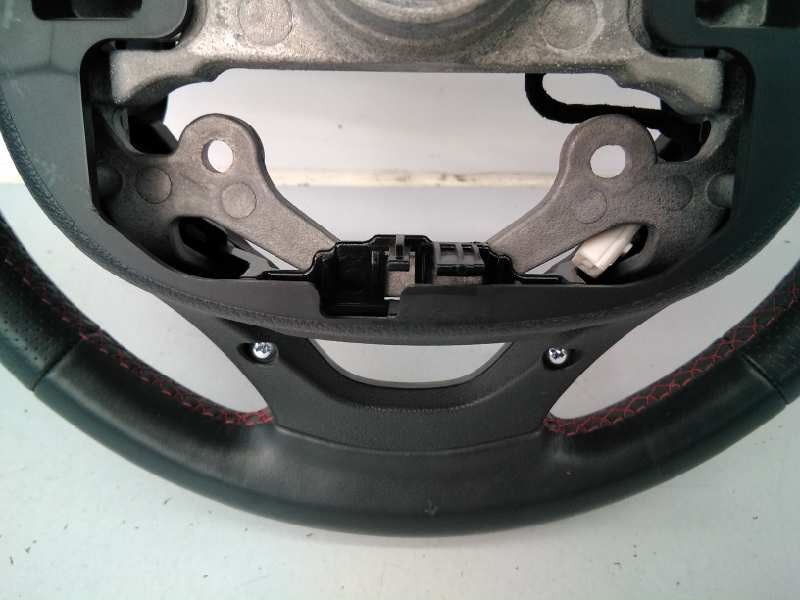 Recambio de volante para hyundai kona style 2wd referencia OEM IAM 56110J9390MGY  E2-B3-39-2