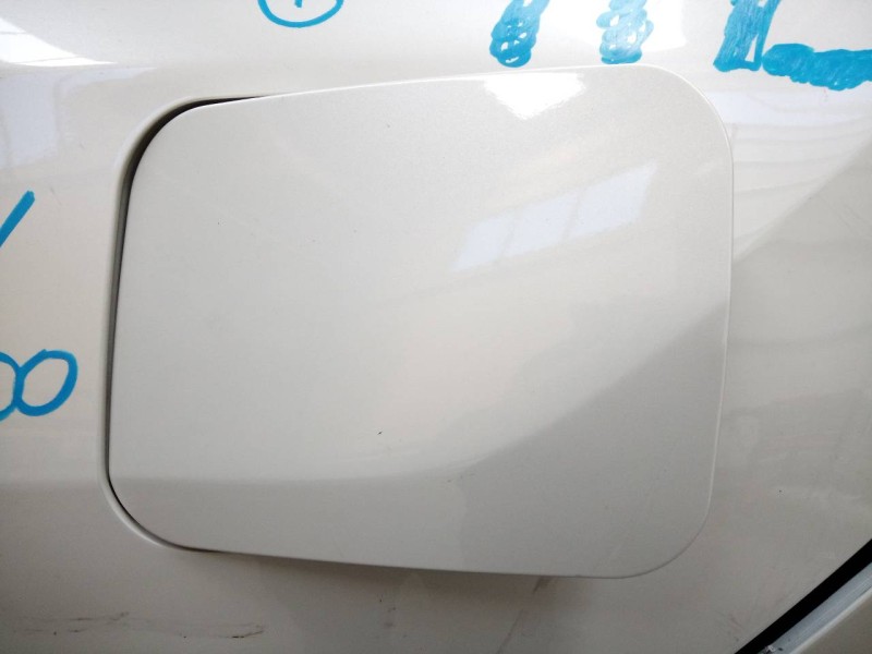 Recambio de tapa exterior combustible para toyota rav4 hybrid 4x2 luxury referencia OEM IAM   