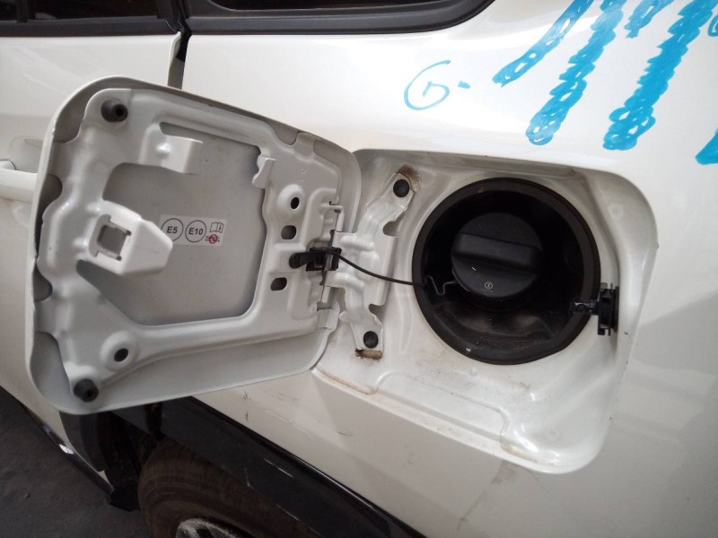 Recambio de tapa exterior combustible para toyota rav4 hybrid 4x2 luxury referencia OEM IAM   