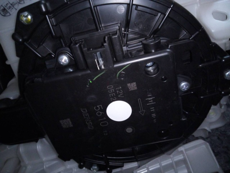 Recambio de ventilador calefaccion para toyota rav4 hybrid 4x2 luxury referencia OEM IAM 5610T2  