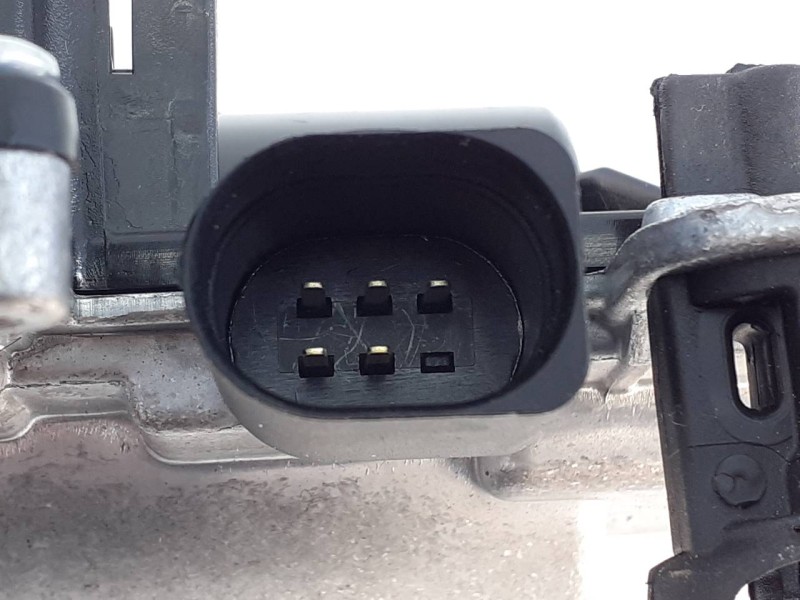 Recambio de motor cierre centralizado porton para audi a4 avant (8w5) sport edition referencia OEM IAM 3V5827887B  E1-B6-4-1