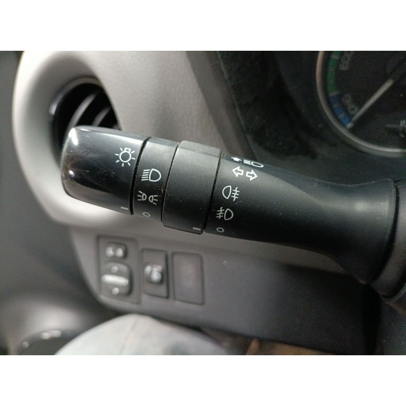 Recambio de mando intermitentes para toyota yaris (_p13_) 1.5 hybrid (nhp130_) referencia OEM IAM   
