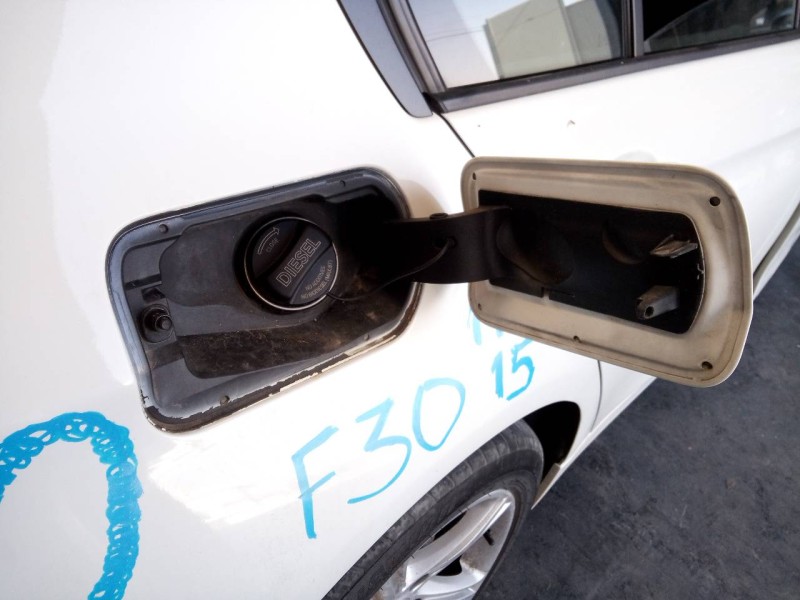 Recambio de tapa exterior combustible para bmw serie 3 lim. (f30) 316d referencia OEM IAM   