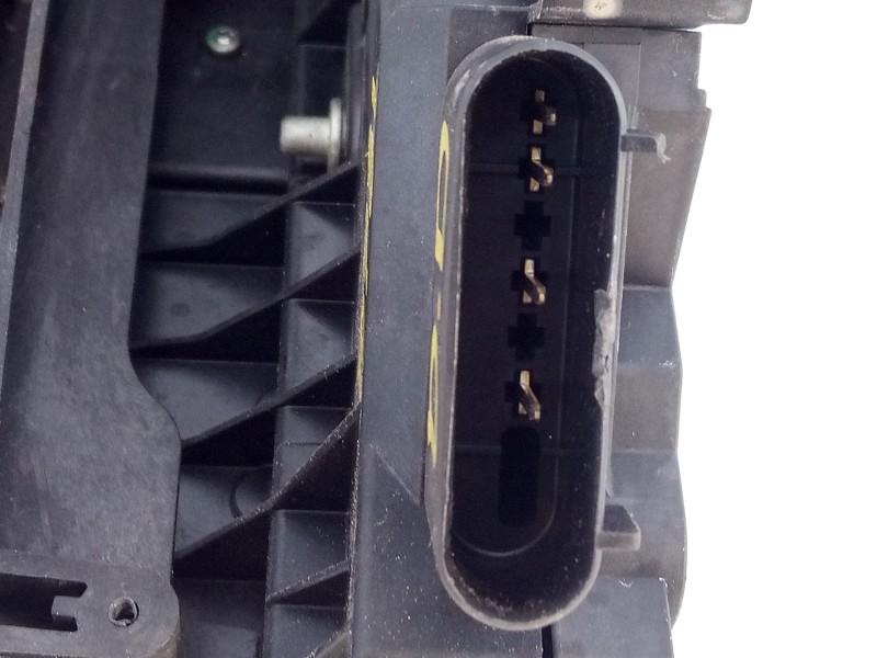 Recambio de cerradura puerta delantera derecha para ford focus lim. (cb8) titanium referencia OEM IAM BM5AA21812BC BM51A219A64AF