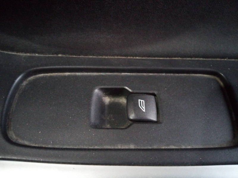 Recambio de mando elevalunas delantero derecho para volvo xc60 momentum drive referencia OEM IAM   