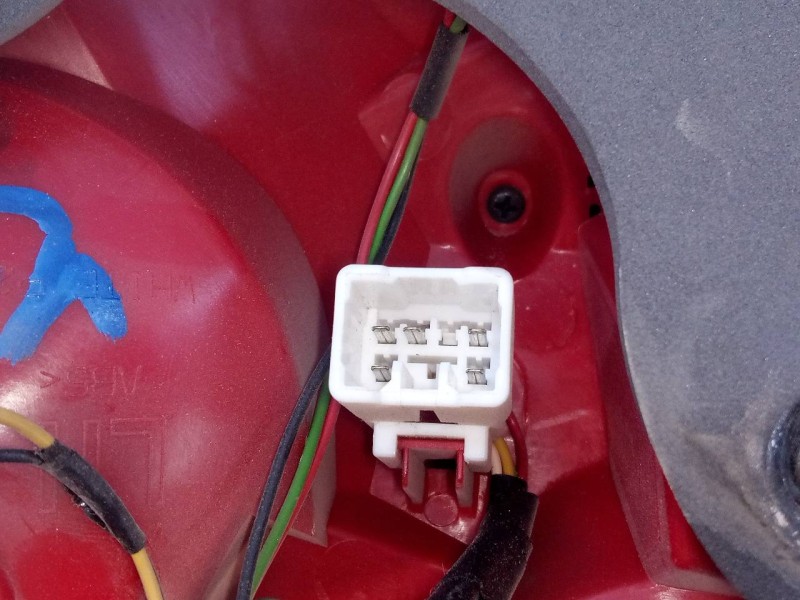 Recambio de piloto trasero izquierdo para kia cee´d active referencia OEM IAM   E2-B5-48-1