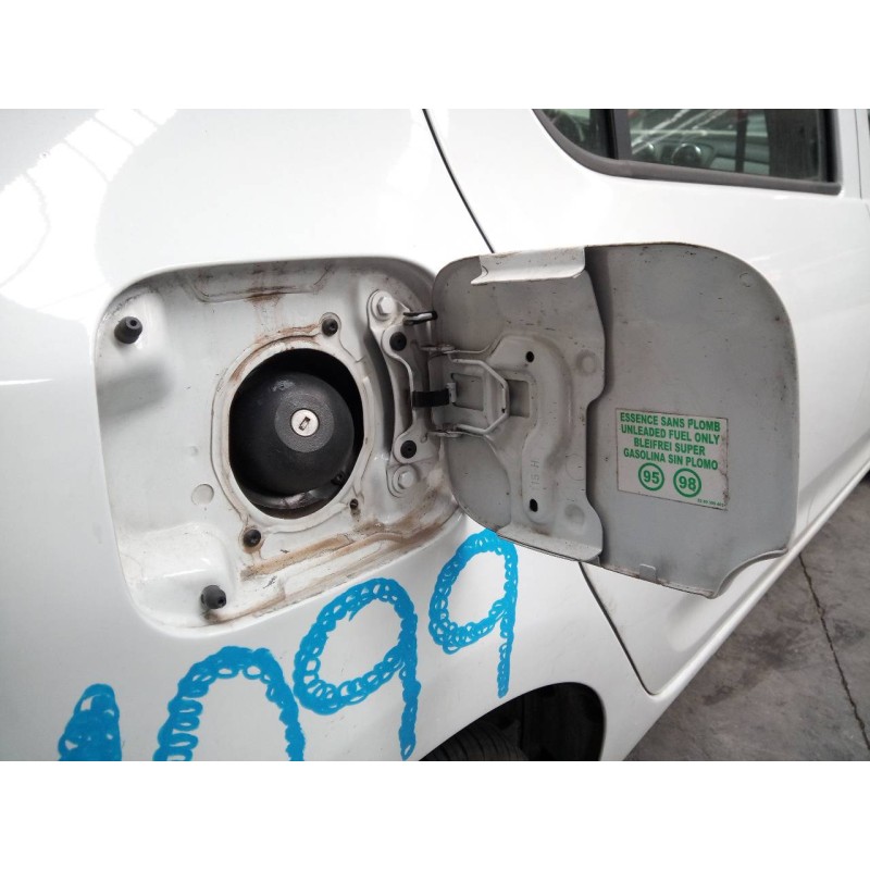 Recambio de tapa exterior combustible para dacia sandero ambiance referencia OEM IAM   