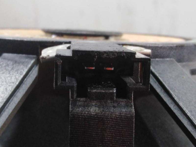 Recambio de altavoz para land rover discovery v6 td se referencia OEM IAM 2512179  P2-B3-23