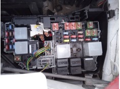 CAJA RELES / FUSIBLES 