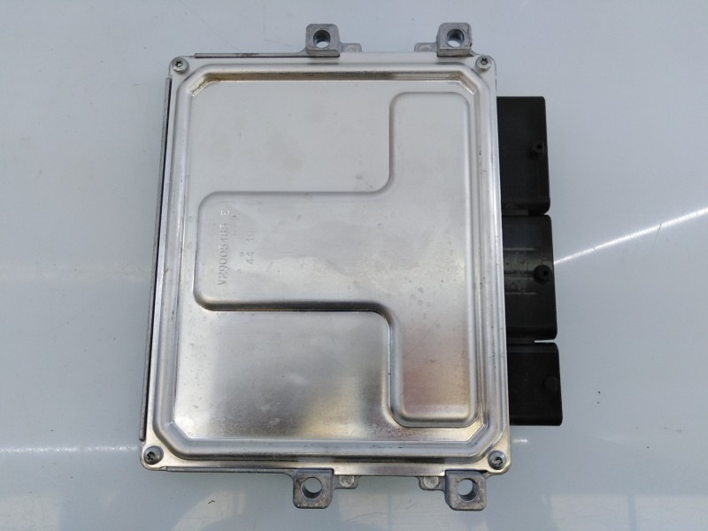 Recambio de centralita motor uce para dacia sandero stepway referencia OEM IAM 237102982S 237105499R E2-A1-45-2