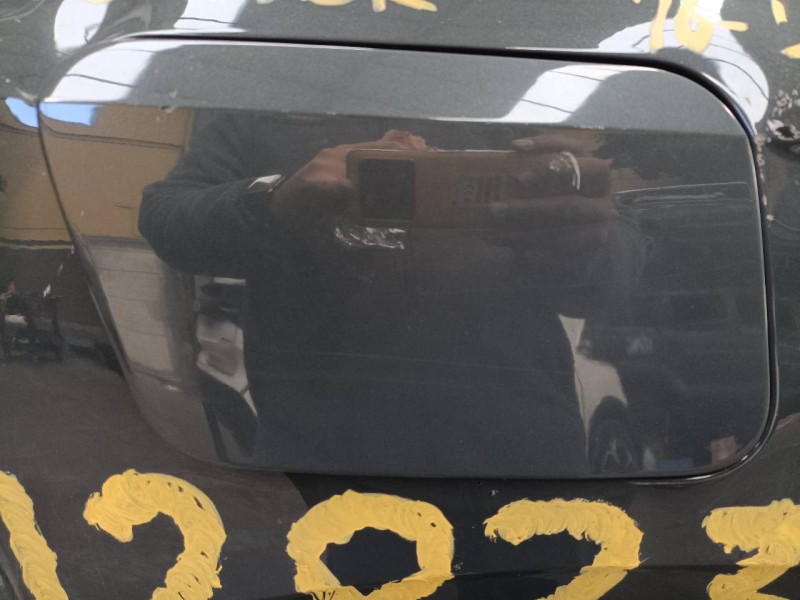 Recambio de tapa exterior combustible para audi q2 (gab) design edition referencia OEM IAM   