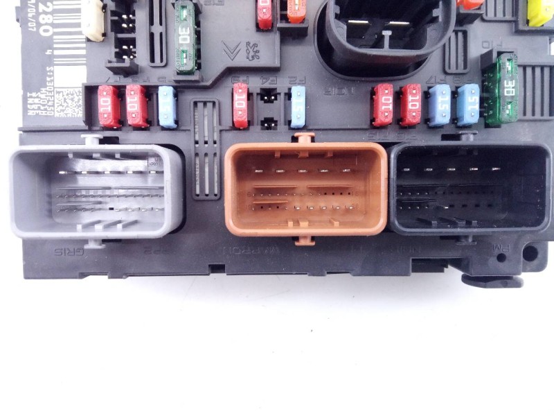 Recambio de caja reles / fusibles para peugeot 207 active referencia OEM IAM 9661708280  E3-B2-31-4
