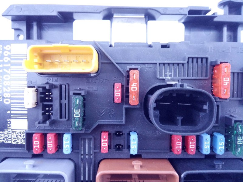 Recambio de caja reles / fusibles para peugeot 207 active referencia OEM IAM 9661708280  E3-B2-31-4