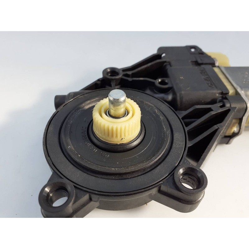 Recambio de motor elevalunas delantero derecho para ford fiesta (cb1) ambiente referencia OEM IAM 0130822407  E2-B3-4-2
