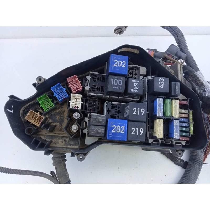 Recambio de caja reles / fusibles para volkswagen touareg (7la) tdi v10 referencia OEM IAM   E1-B6-46-1