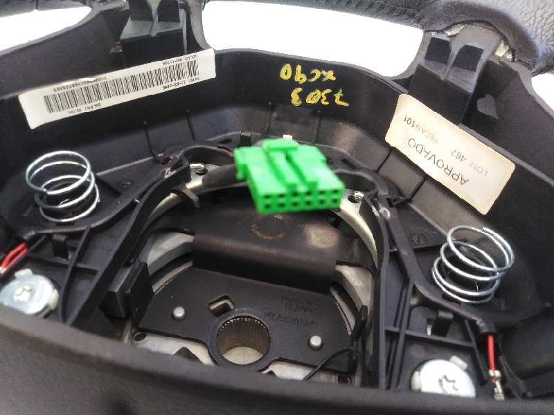 Recambio de volante para volvo xc90 d5 executive (7 asientos) (136kw) referencia OEM IAM 8666891 30741724 E1-B5-3-2