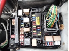 CAJA RELES / FUSIBLES 