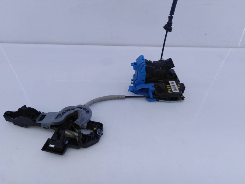 Recambio de cerradura puerta trasera derecha para kia cee´d drive referencia OEM IAM 81420A2400KLJ  E2-B5-15-1