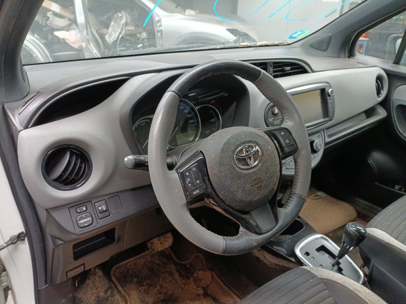 toyota yaris (_p13_) del año 2016