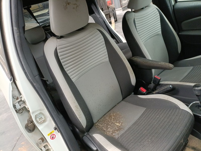 toyota yaris (_p13_) del año 2016