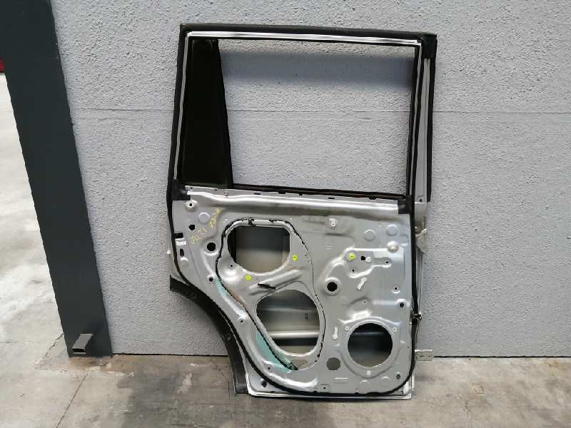 Recambio de puerta trasera izquierda para toyota land cruiser (j12) 3.0 d4-d vxl referencia OEM IAM   E4-B4-9