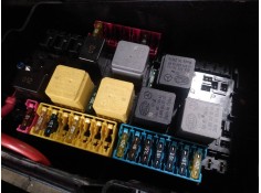 CAJA RELES / FUSIBLES 