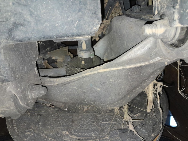 Recambio de mangueta trasera izquierda para mercedes-benz glb (x247) glb 200 d 4-matic (247.613) referencia OEM IAM   