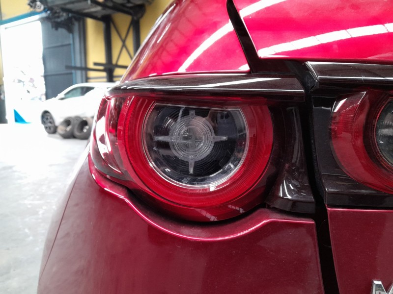 Recambio de piloto trasero izquierdo para mazda 3 hatchback (bp) 2.0 skyactiv-g m hybrid referencia OEM IAM   