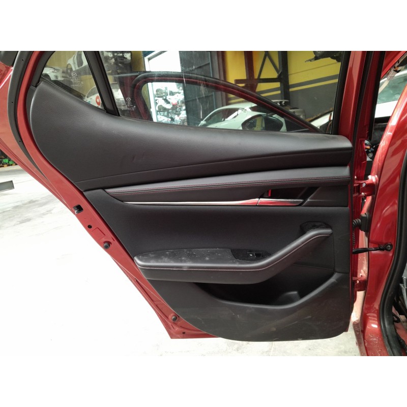 Recambio de guarnecido puerta trasera izquierda para mazda 3 hatchback (bp) 2.0 skyactiv-g m hybrid referencia OEM IAM   