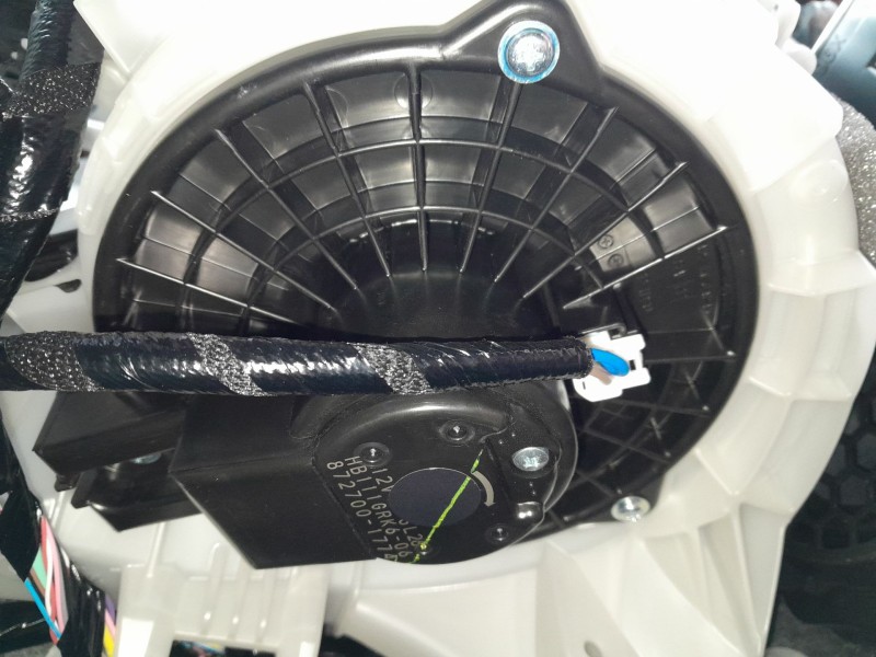 Recambio de ventilador calefaccion para mazda 3 hatchback (bp) 2.0 skyactiv-g m hybrid referencia OEM IAM 8727001774  