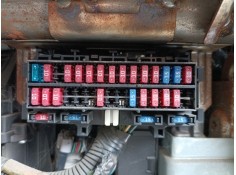 CAJA RELES / FUSIBLES 