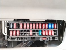 CAJA RELES / FUSIBLES 