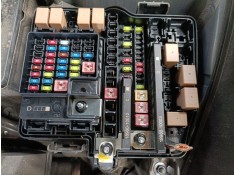 CAJA RELES / FUSIBLES 