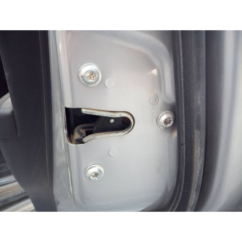 Recambio de cerradura puerta trasera derecha para chevrolet captiva 2.0 vcdi lt referencia OEM IAM   