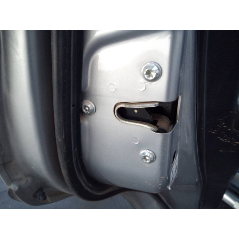 Recambio de cerradura puerta trasera izquierda para chevrolet captiva 2.0 vcdi lt referencia OEM IAM   