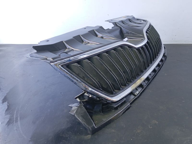 Recambio de rejilla delantera para skoda fabia active referencia OEM IAM   