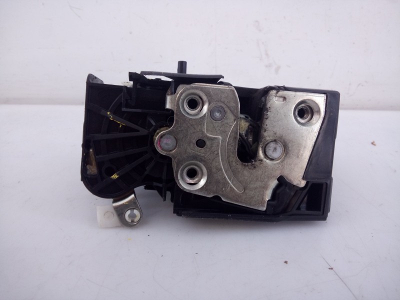 Recambio de cerradura puerta trasera derecha para dacia sandero stepway referencia OEM IAM   