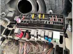 CAJA RELES / FUSIBLES 