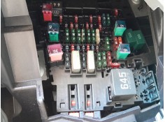 CAJA RELES / FUSIBLES 