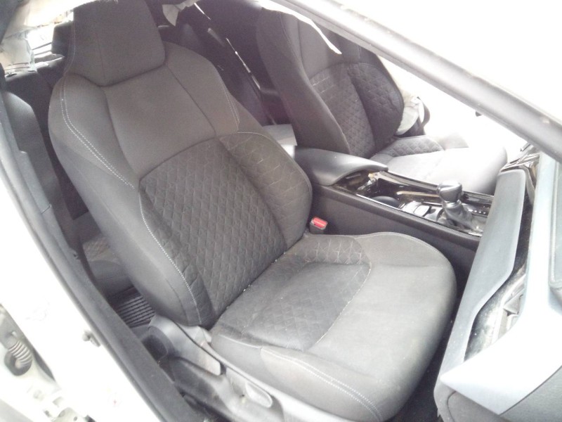 toyota c-hr del año 2020