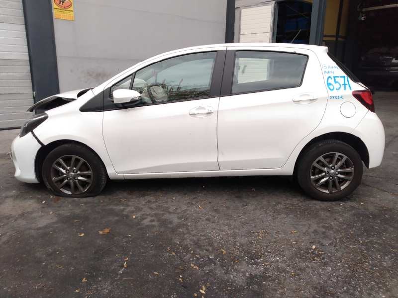 toyota yaris del año 2015