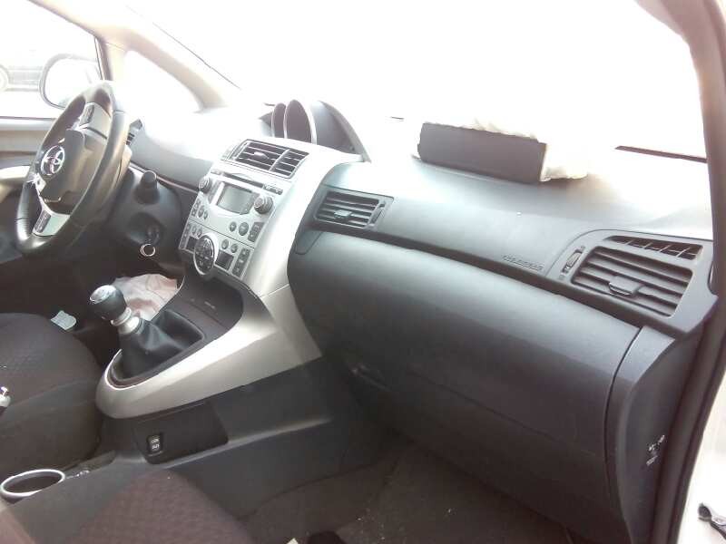 toyota verso del año 2011