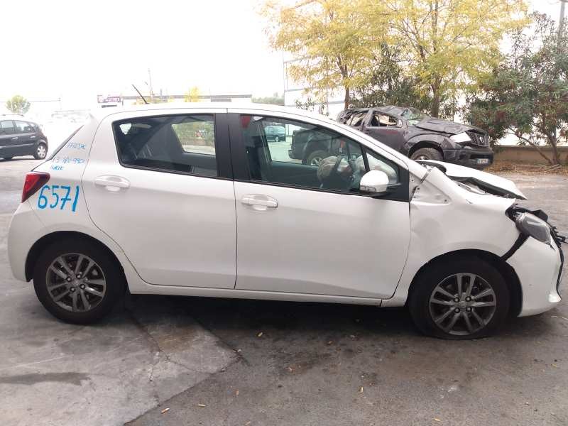 toyota yaris del año 2015